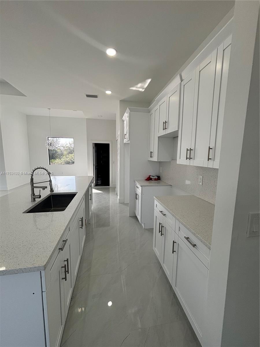 2907 S Alan Ave Property Photo 6