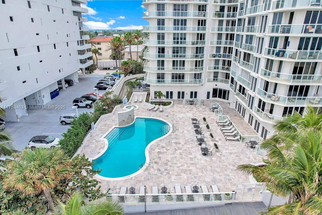 8925 Collins Ave 2e Property Photo 3