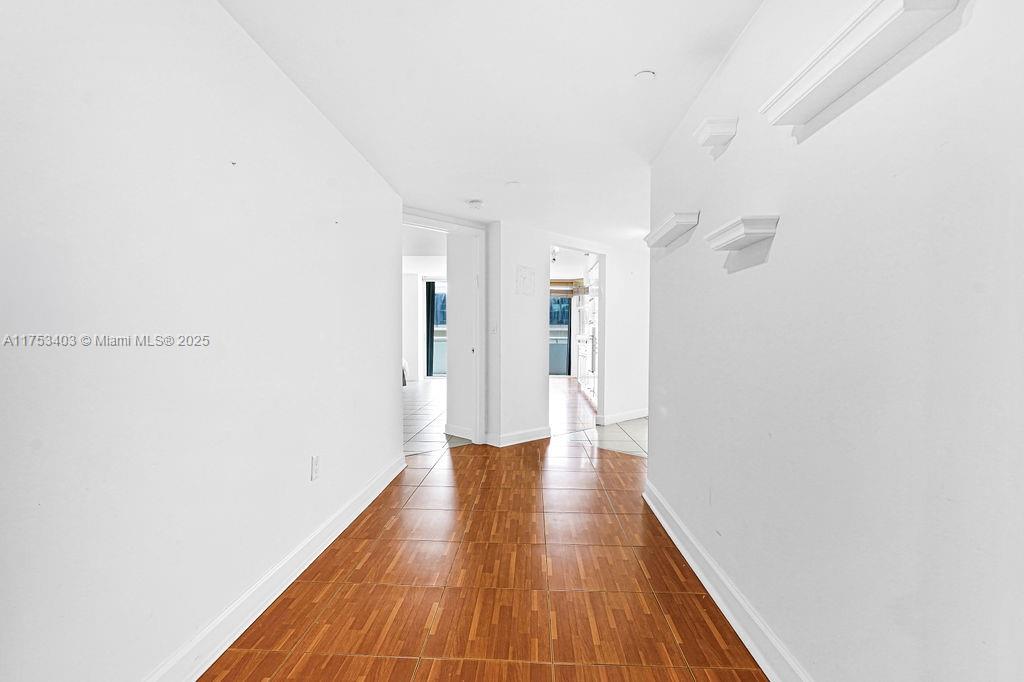 8925 Collins Ave 2e Property Photo 4