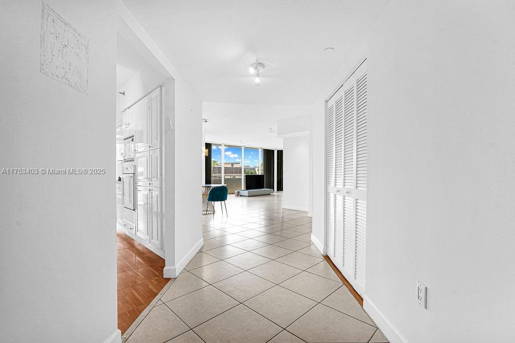 8925 Collins Ave 2e Property Photo 5