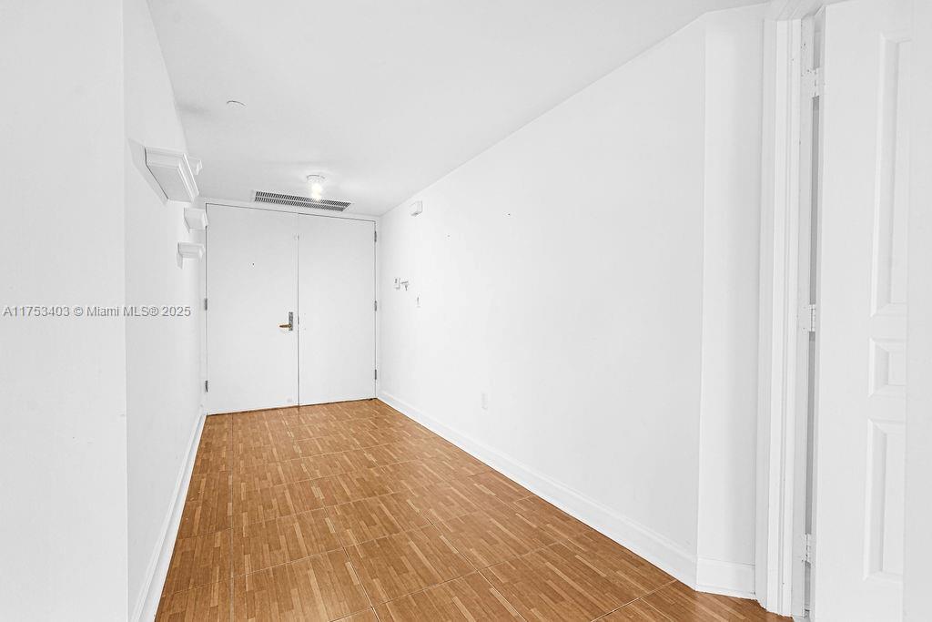 8925 Collins Ave 2e Property Photo 6