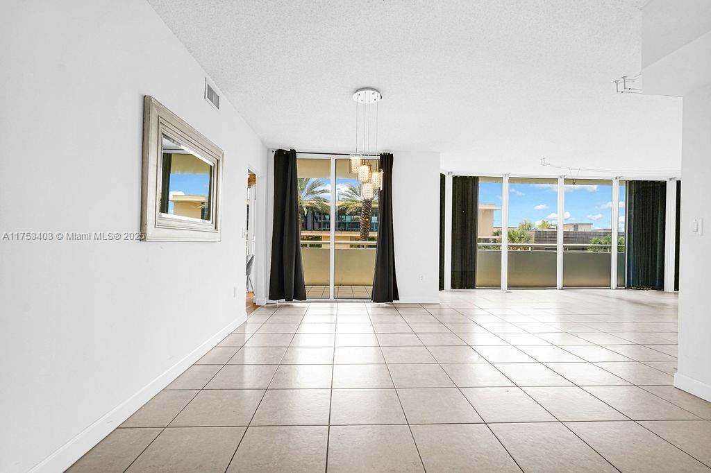 8925 Collins Ave 2e Property Photo 9
