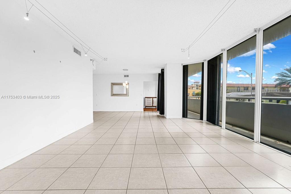 8925 Collins Ave 2e Property Photo 13