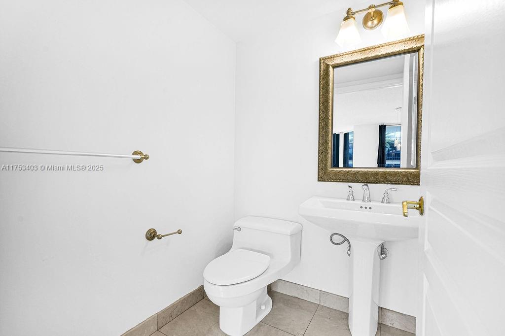 8925 Collins Ave 2e Property Photo 14
