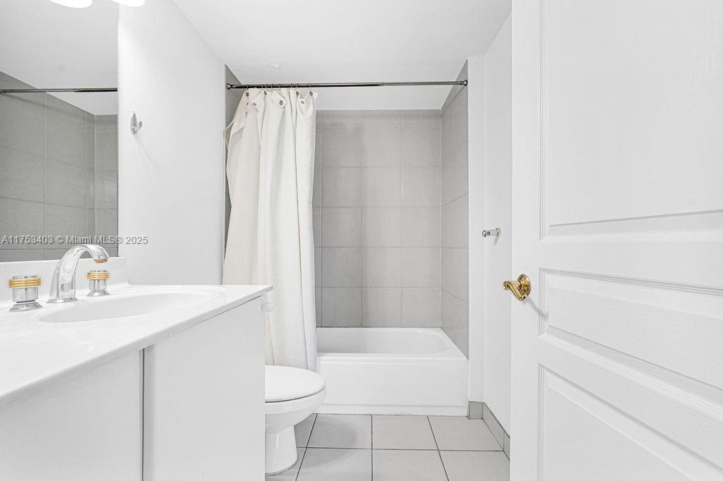 8925 Collins Ave 2e Property Photo 16