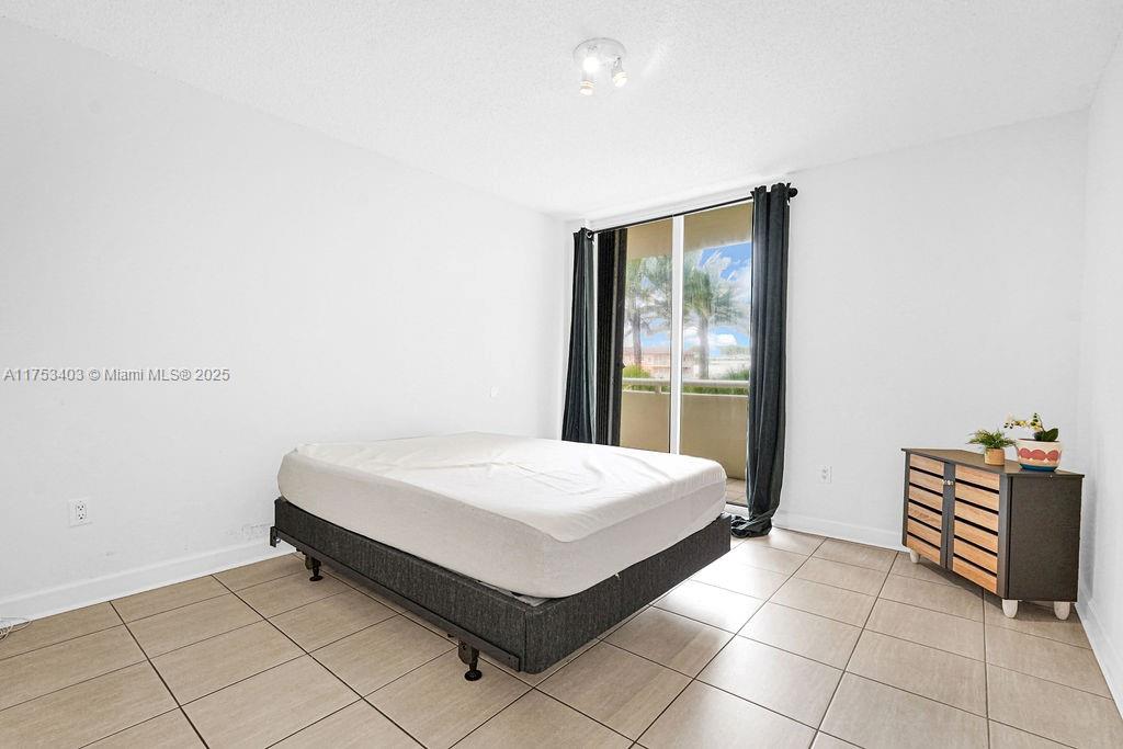 8925 Collins Ave 2e Property Photo 17