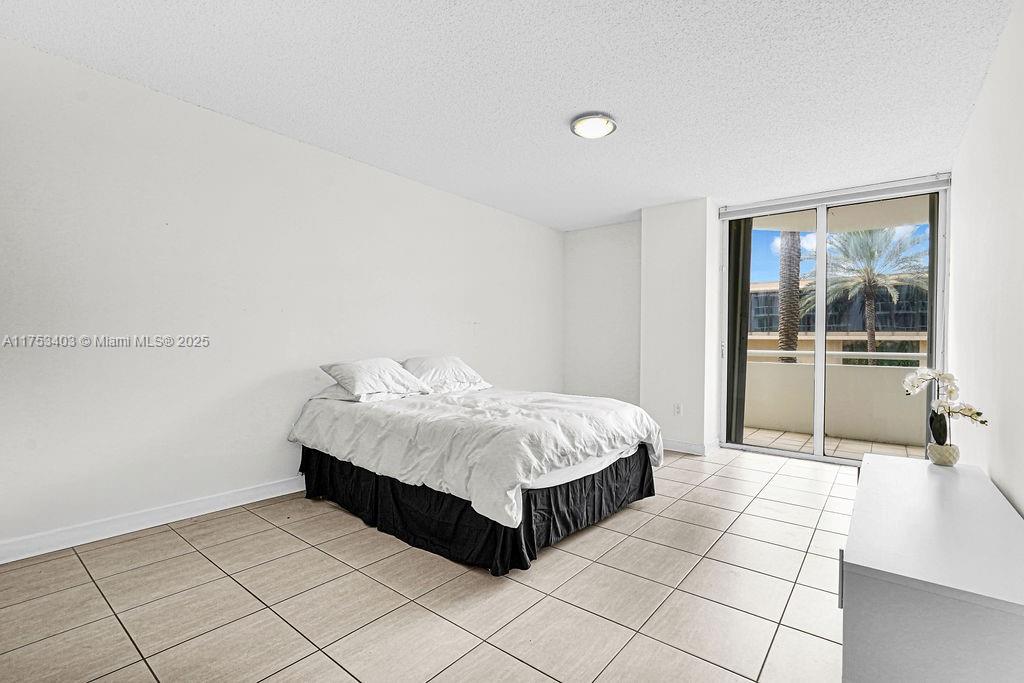 8925 Collins Ave 2e Property Photo 19