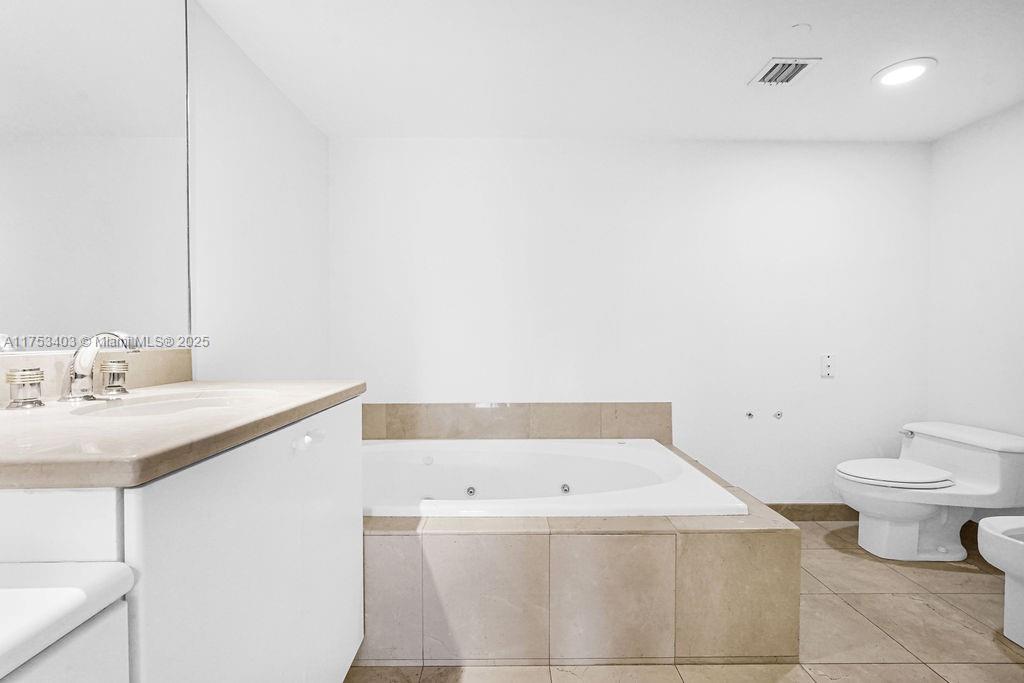 8925 Collins Ave 2e Property Photo 22