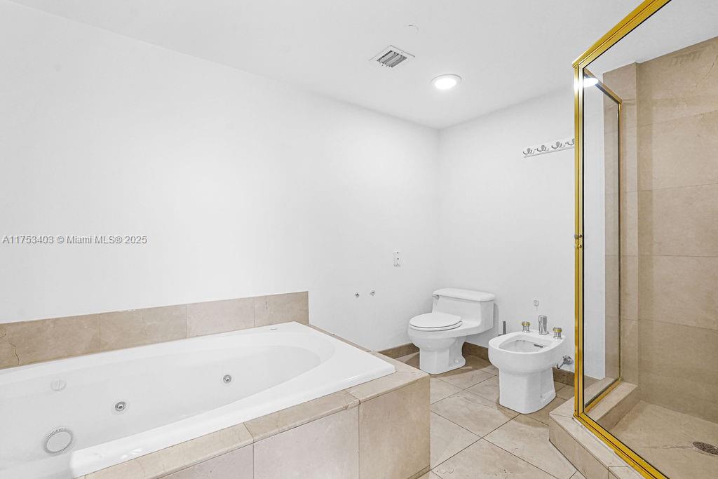 8925 Collins Ave 2e Property Photo 23