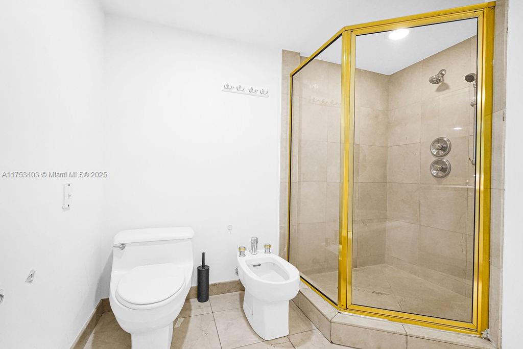 8925 Collins Ave 2e Property Photo 26
