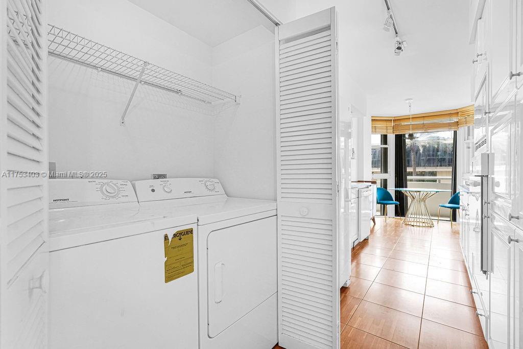 8925 Collins Ave 2e Property Photo 32