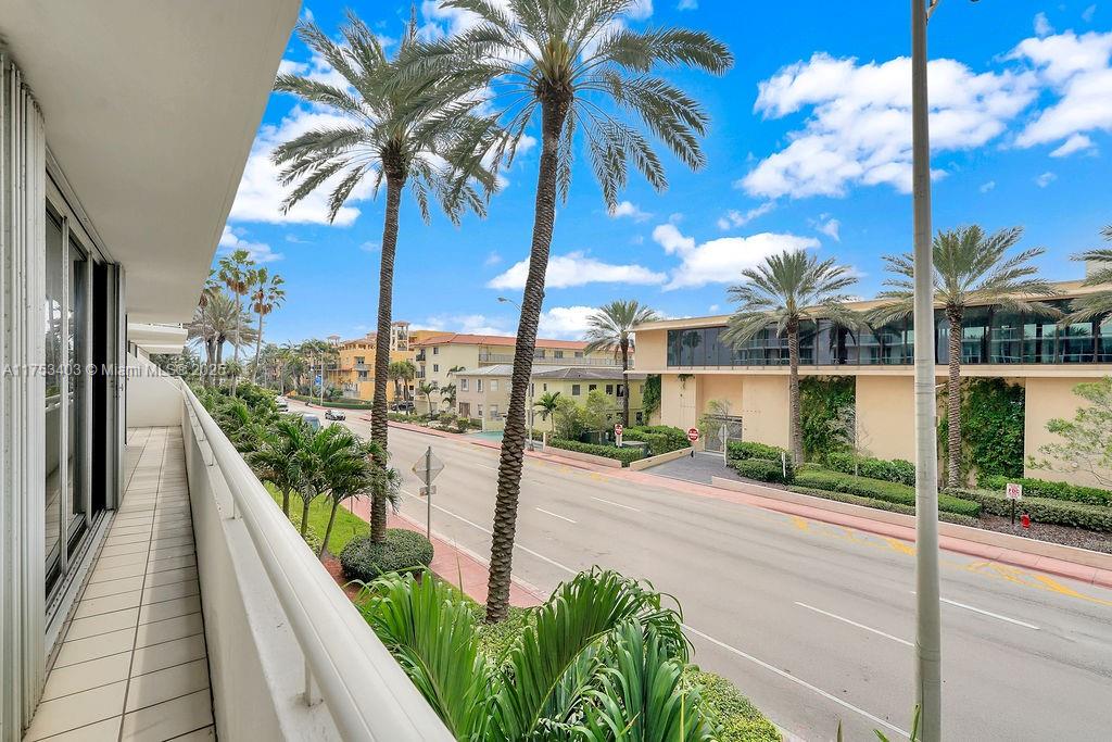 8925 Collins Ave 2e Property Photo 35