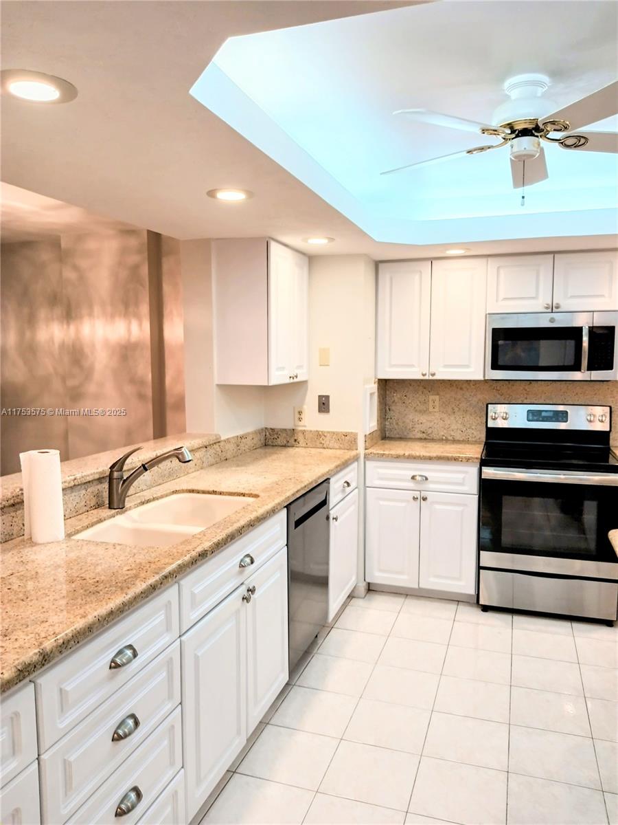 1149 Hillsboro Mile 309 Property Photo 24