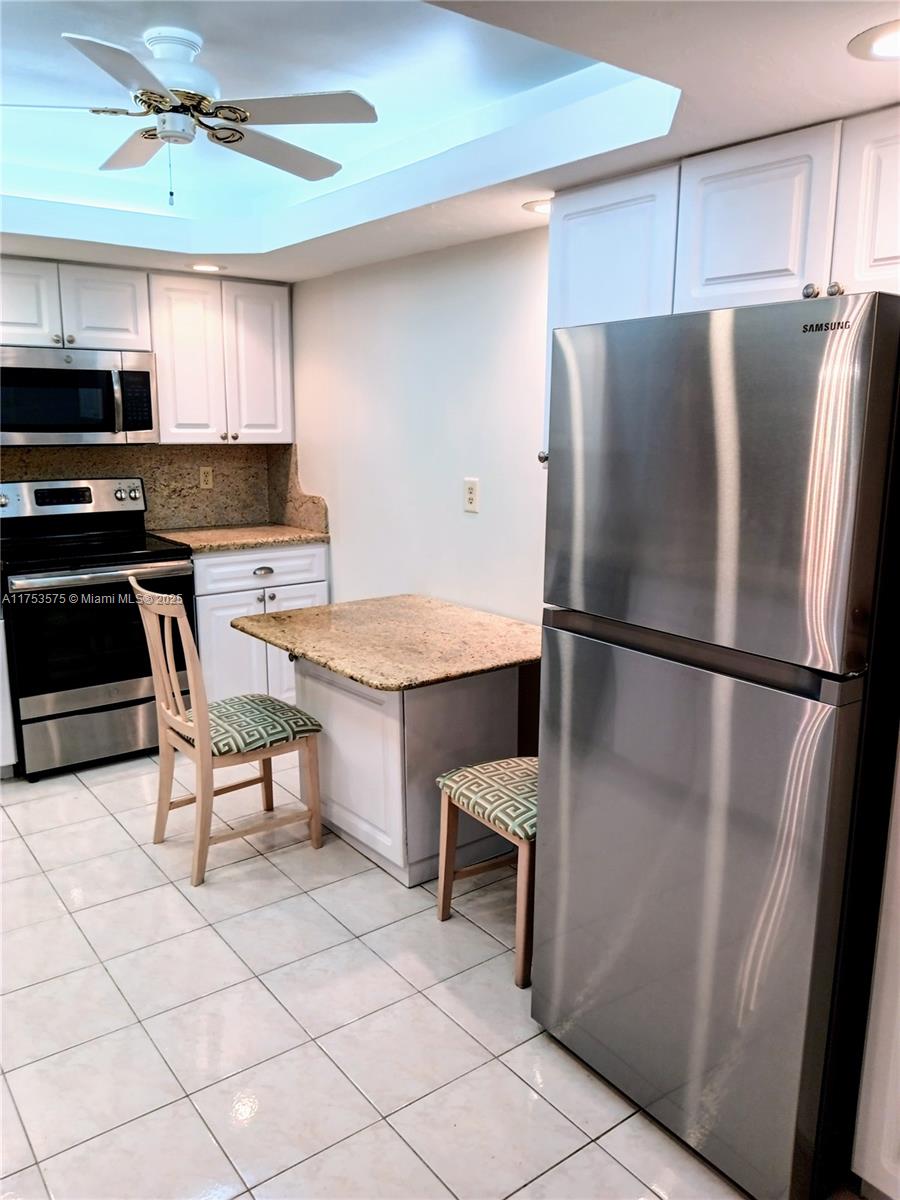 1149 Hillsboro Mile 309 Property Photo 26
