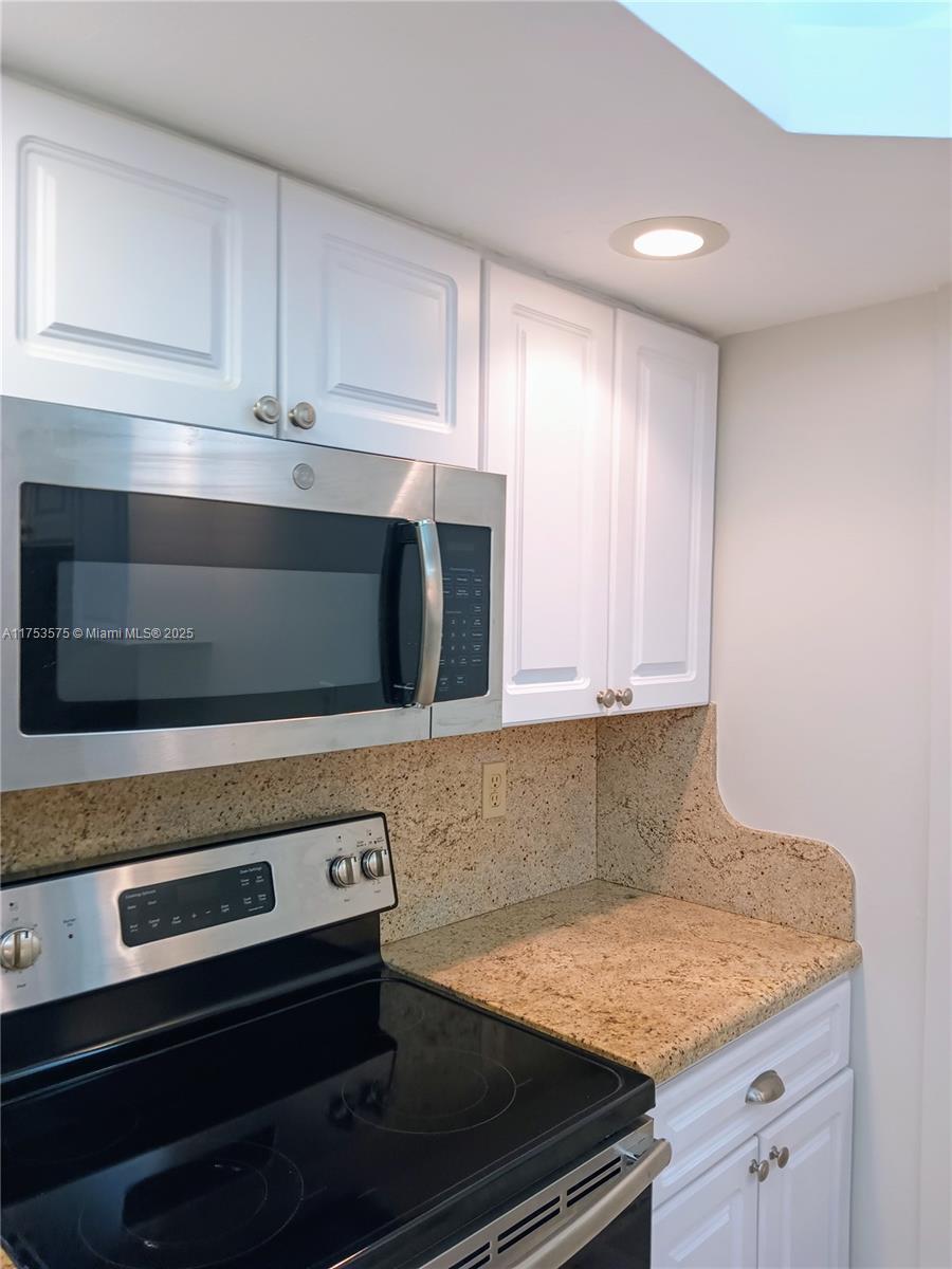 1149 Hillsboro Mile 309 Property Photo 28