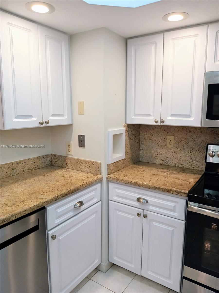 1149 Hillsboro Mile 309 Property Photo 29