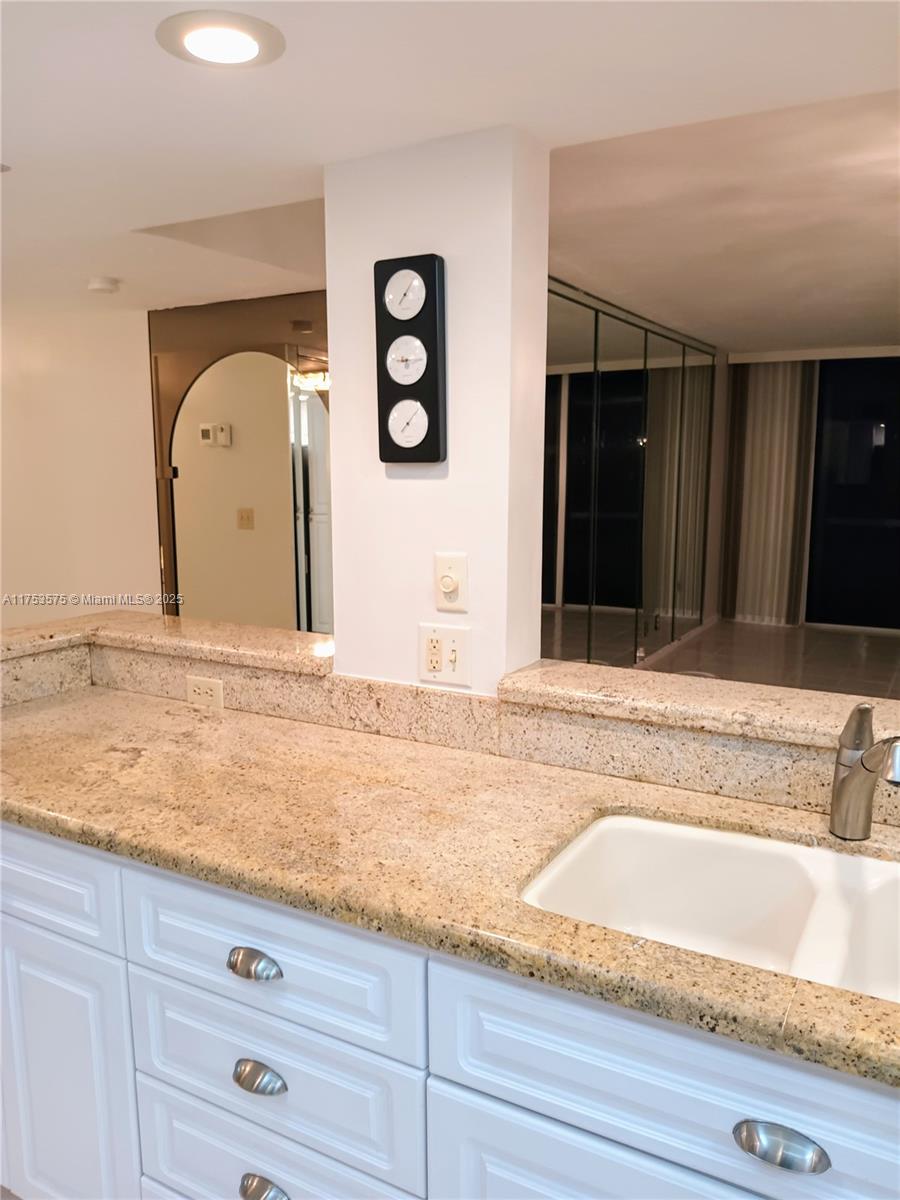 1149 Hillsboro Mile 309 Property Photo 34