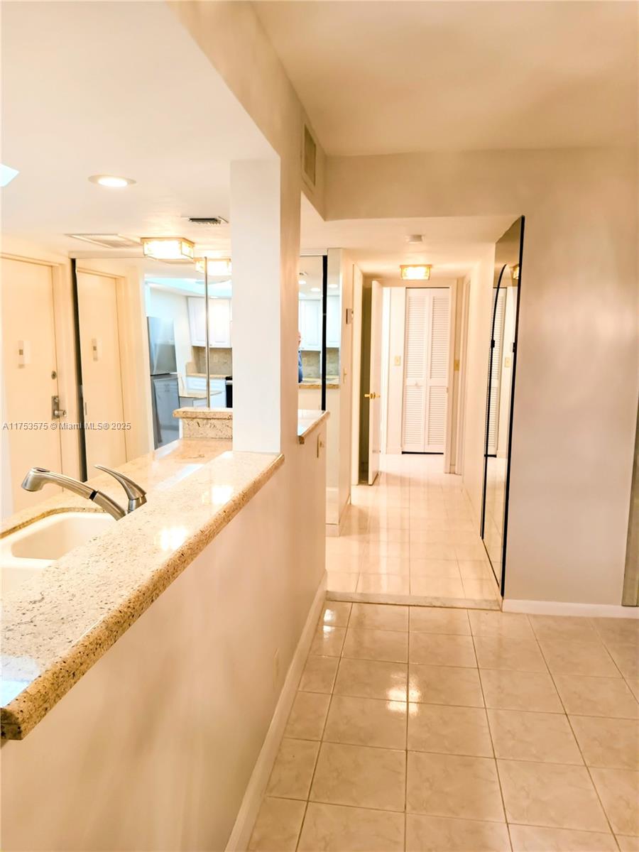 1149 Hillsboro Mile 309 Property Photo 35