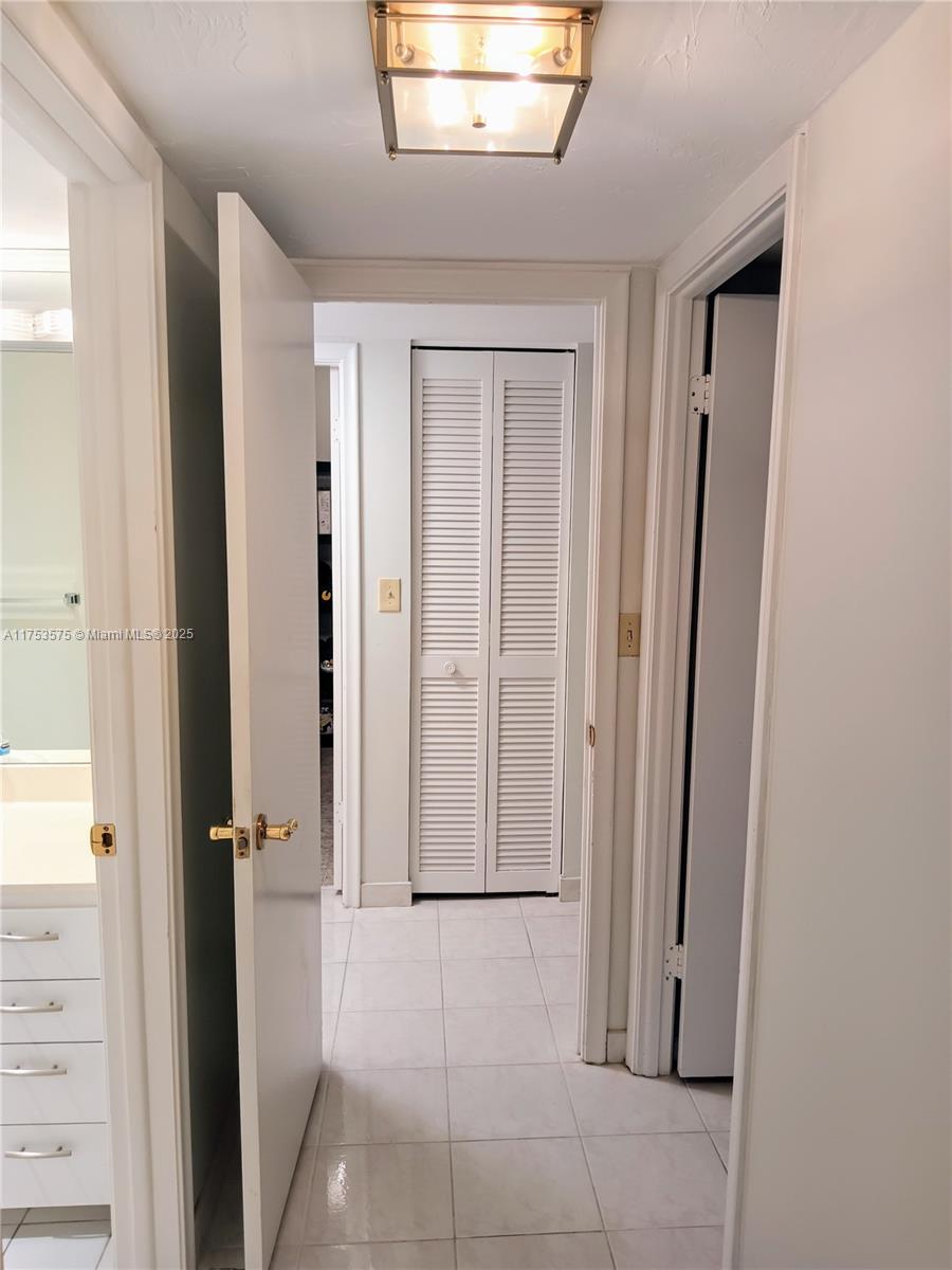 1149 Hillsboro Mile 309 Property Photo 48