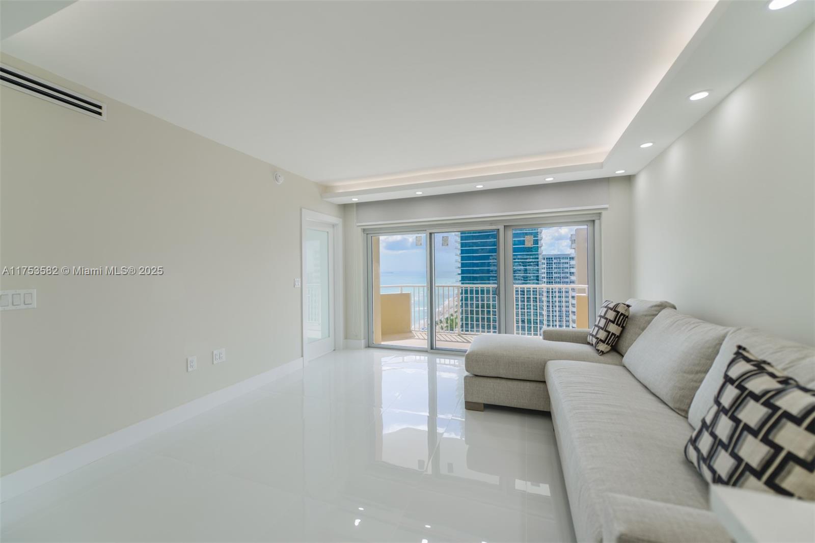 1950 S Ocean Dr 20l Property Photo 4