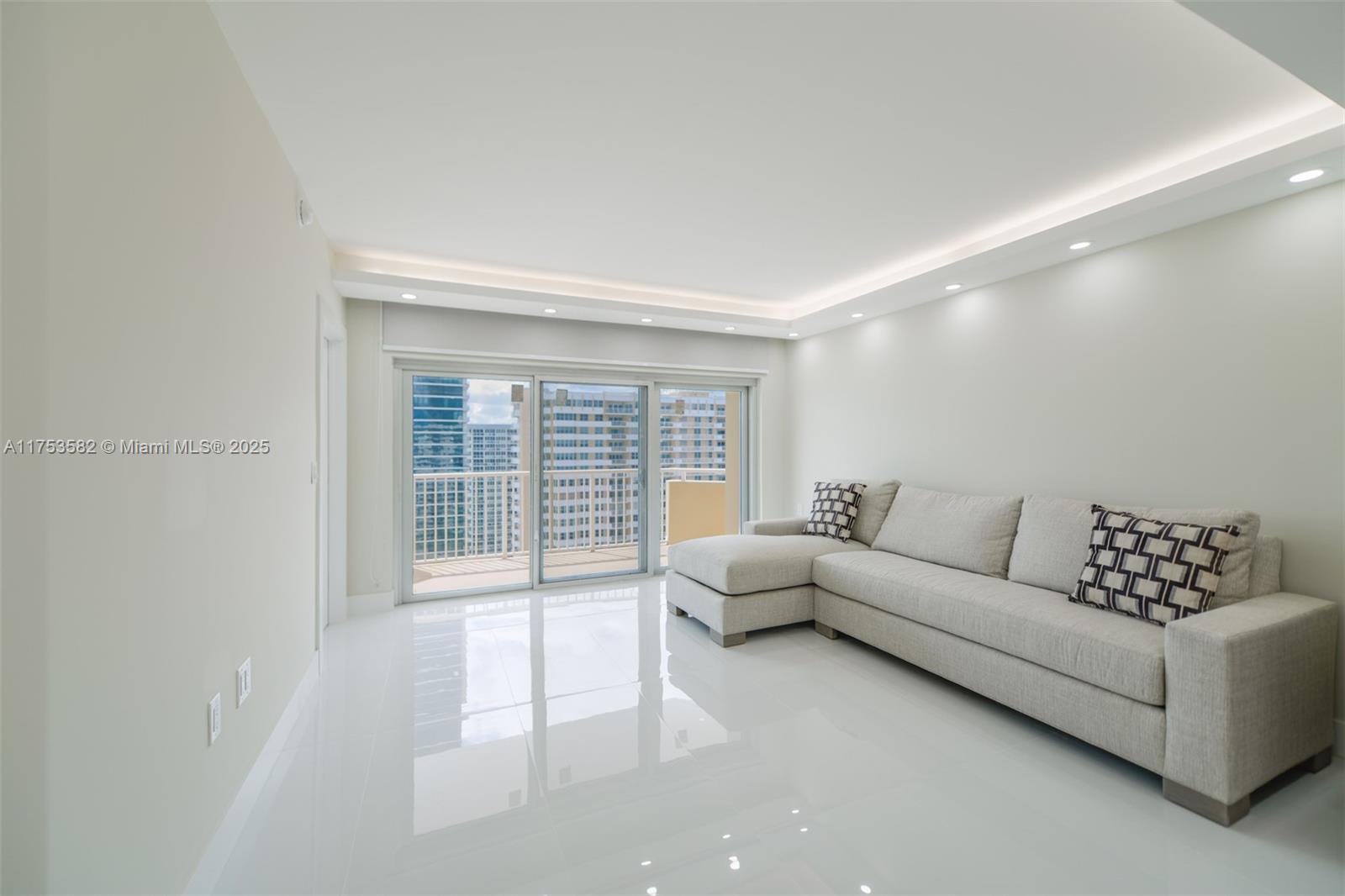 1950 S Ocean Dr 20l Property Photo 5