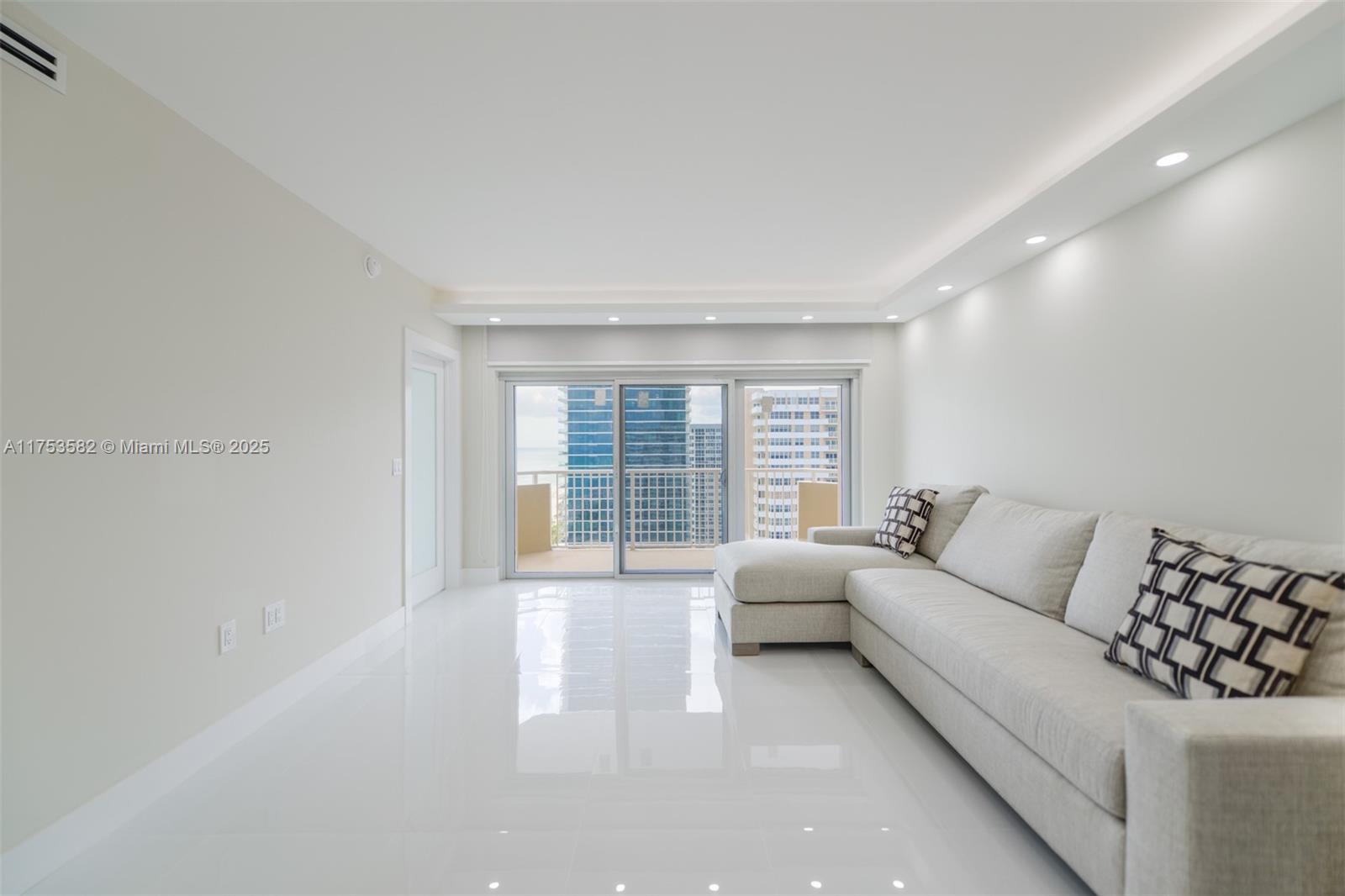 1950 S Ocean Dr 20l Property Photo 6