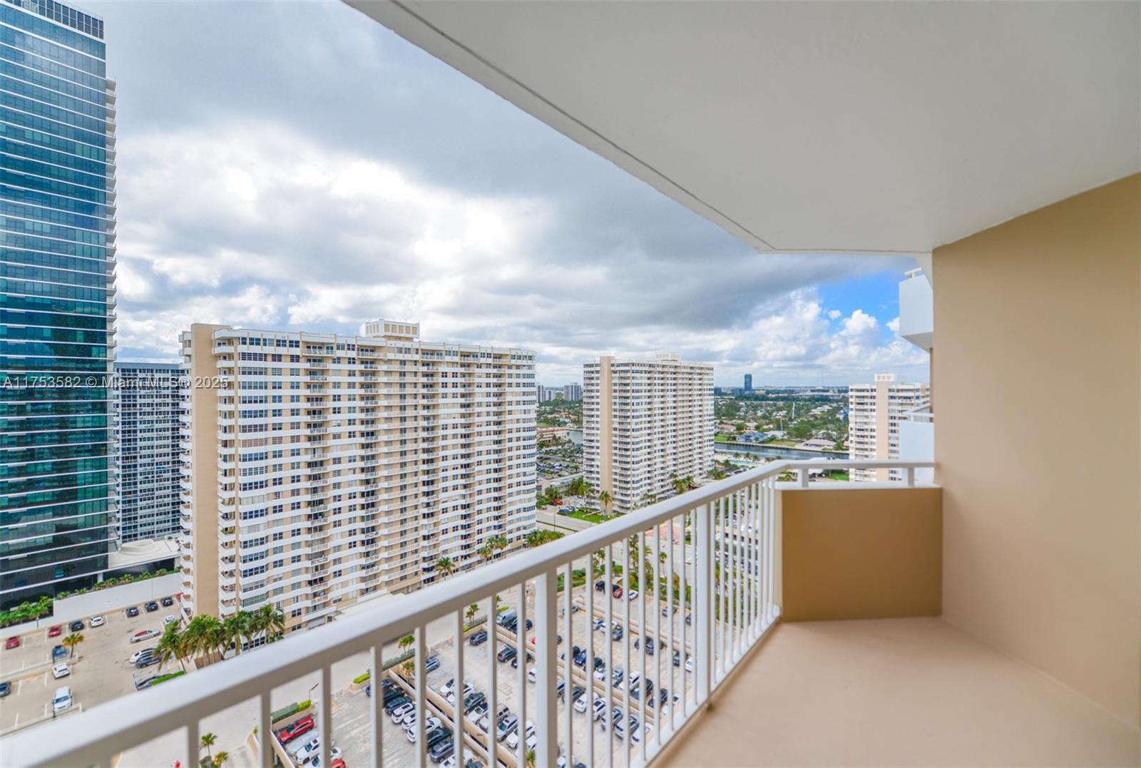 1950 S Ocean Dr 20l Property Photo 28