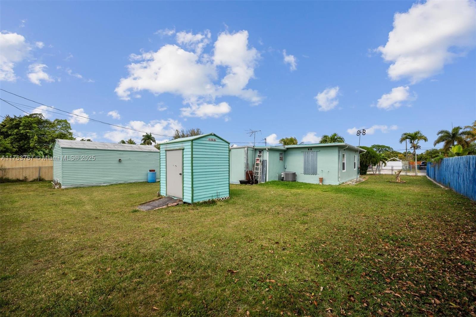 15300 Leisure Dr Property Photo 27