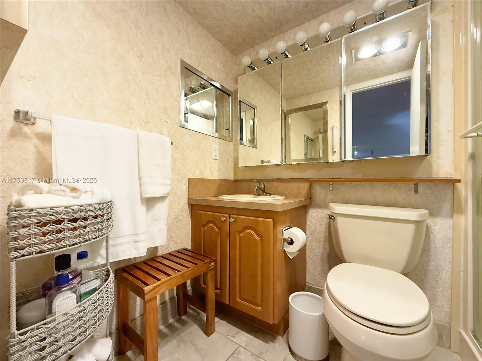 2009 N Farnham N 2009 Property Photo 11