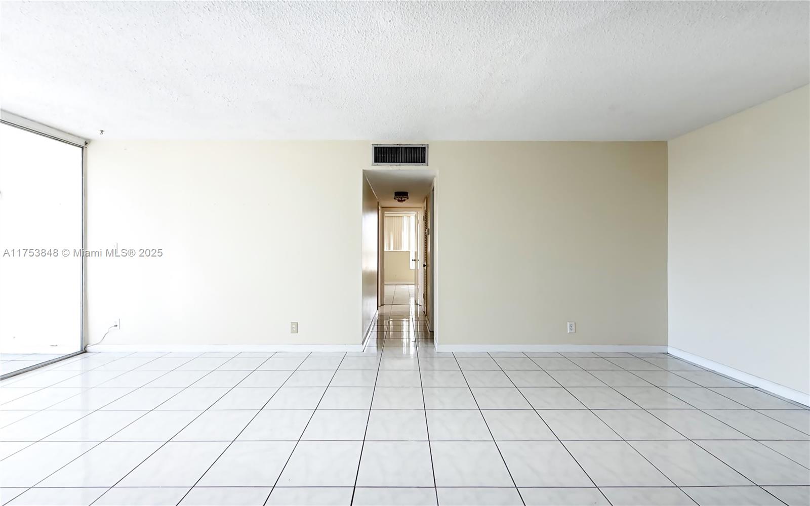 942 Ne 199th St 4c Property Photo 12