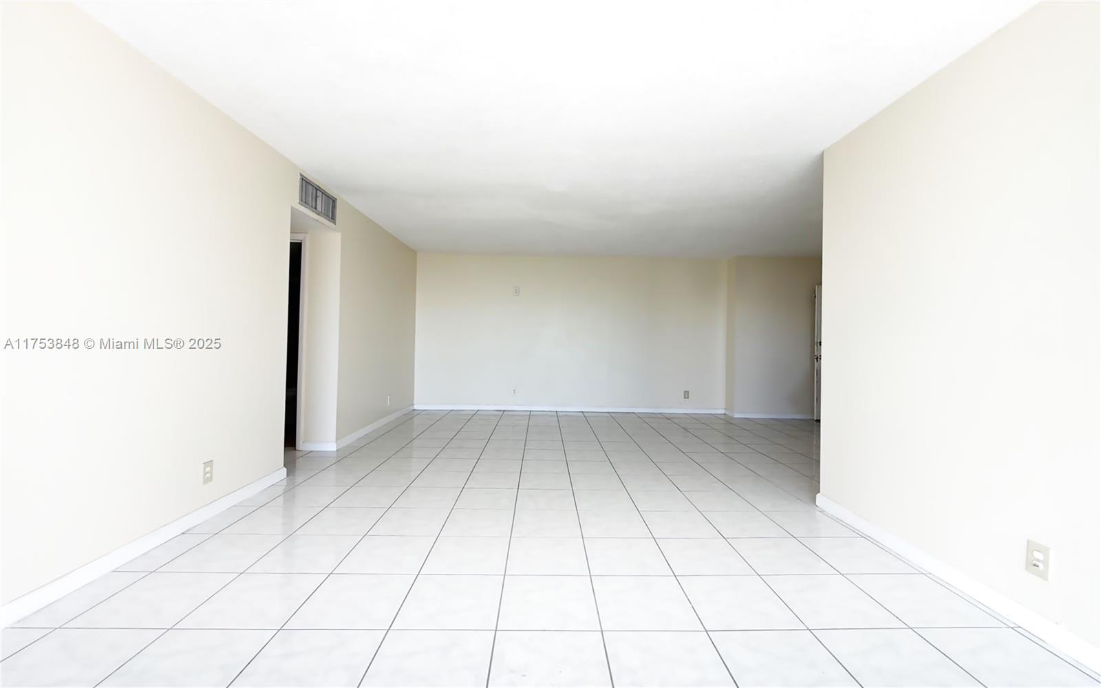 942 Ne 199th St 4c Property Photo 14