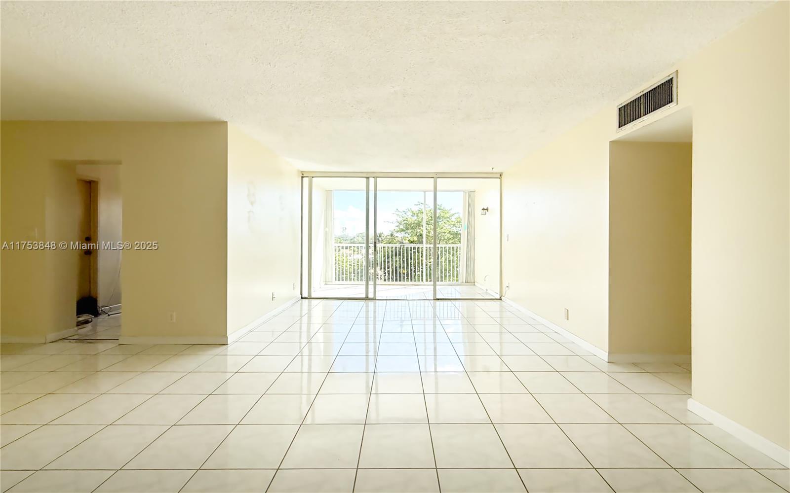 942 Ne 199th St 4c Property Photo 15