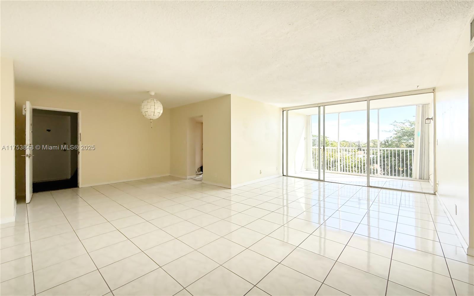 942 Ne 199th St 4c Property Photo 16