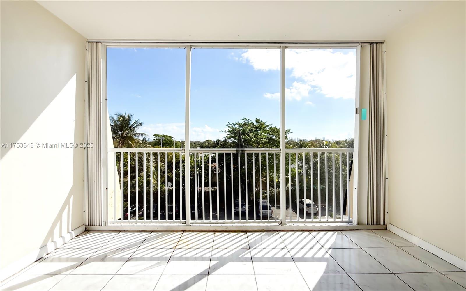 942 Ne 199th St 4c Property Photo 17