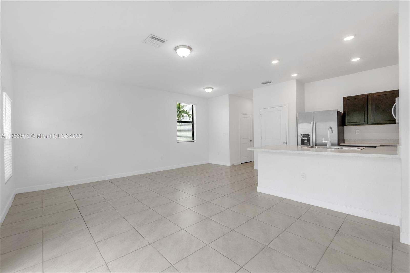 1150 Sw 6th Ct Property Photo 4