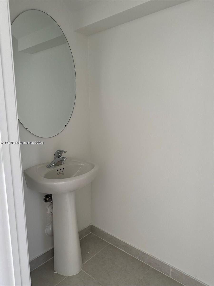 2667 Se 10th St 2667 Property Photo 6