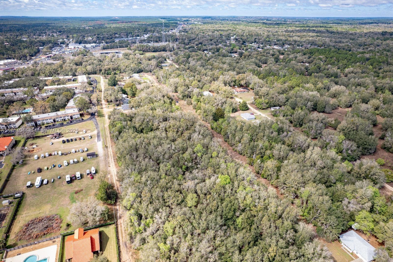 2215 Bluegrass St Property Photo 4