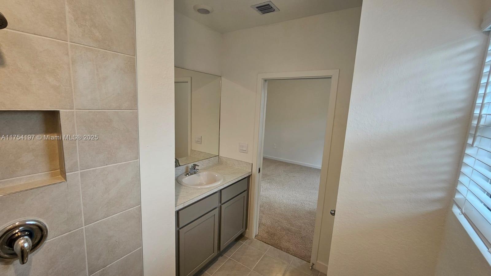 1221 Ne 3rd Ave Property Photo 12