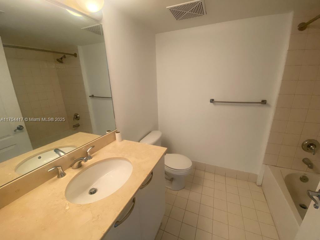 2101 Brickell Ave 1401 Property Photo 3