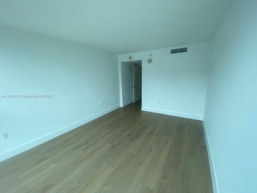 2101 Brickell Ave 1401 Property Photo 4