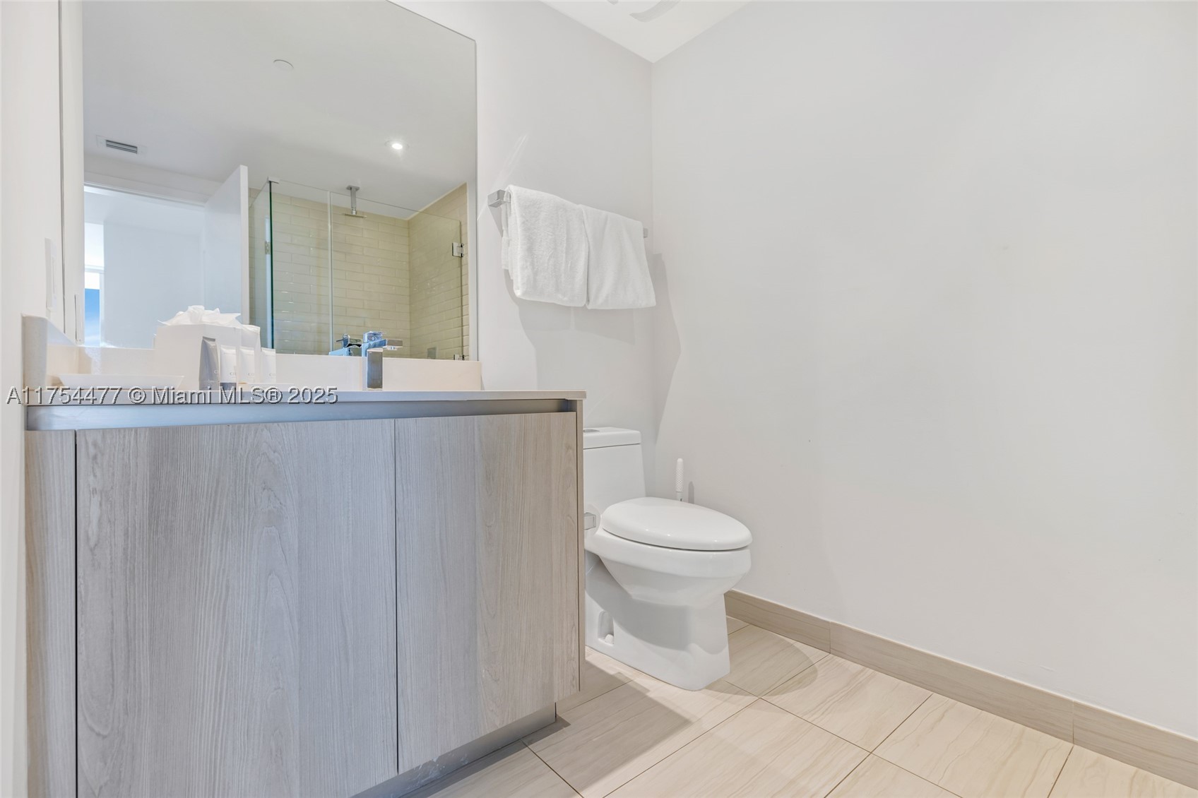 4010 S Ocean Dr R2505 Property Photo 5