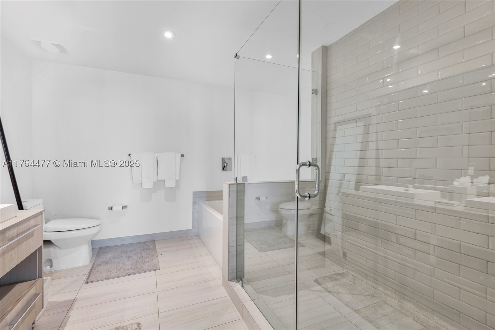 4010 S Ocean Dr R2505 Property Photo 10