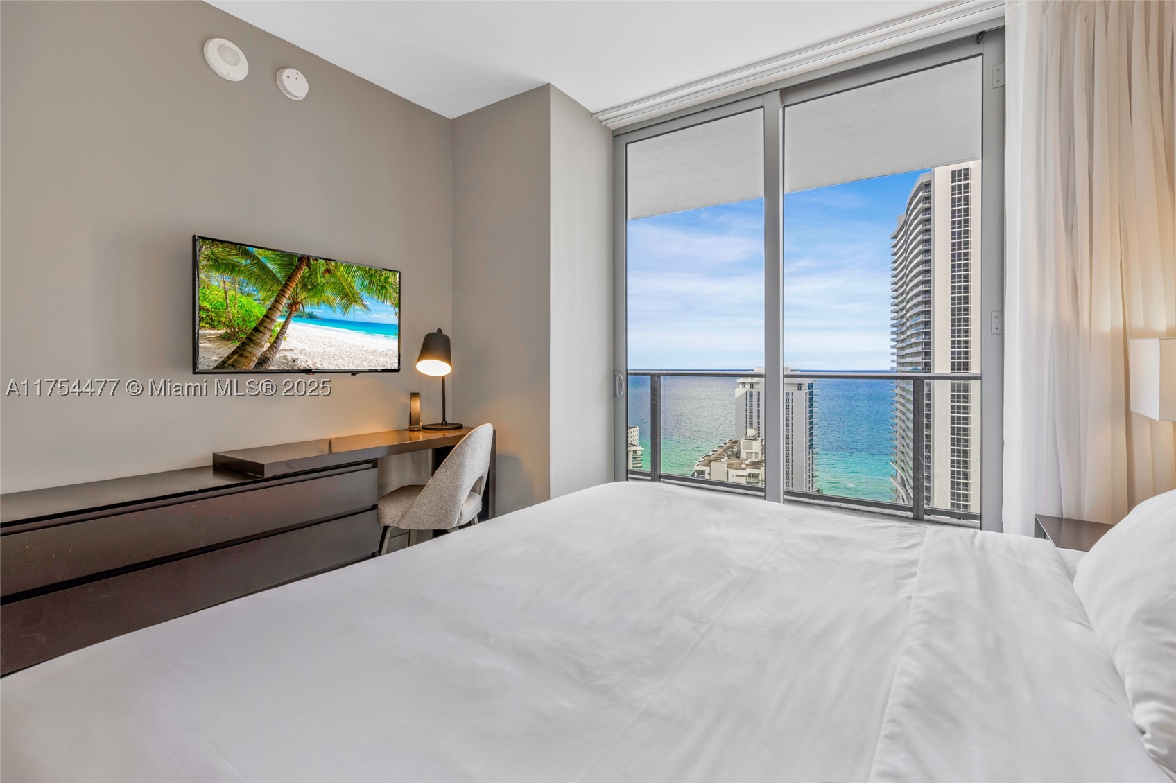 4010 S Ocean Dr R2505 Property Photo 13
