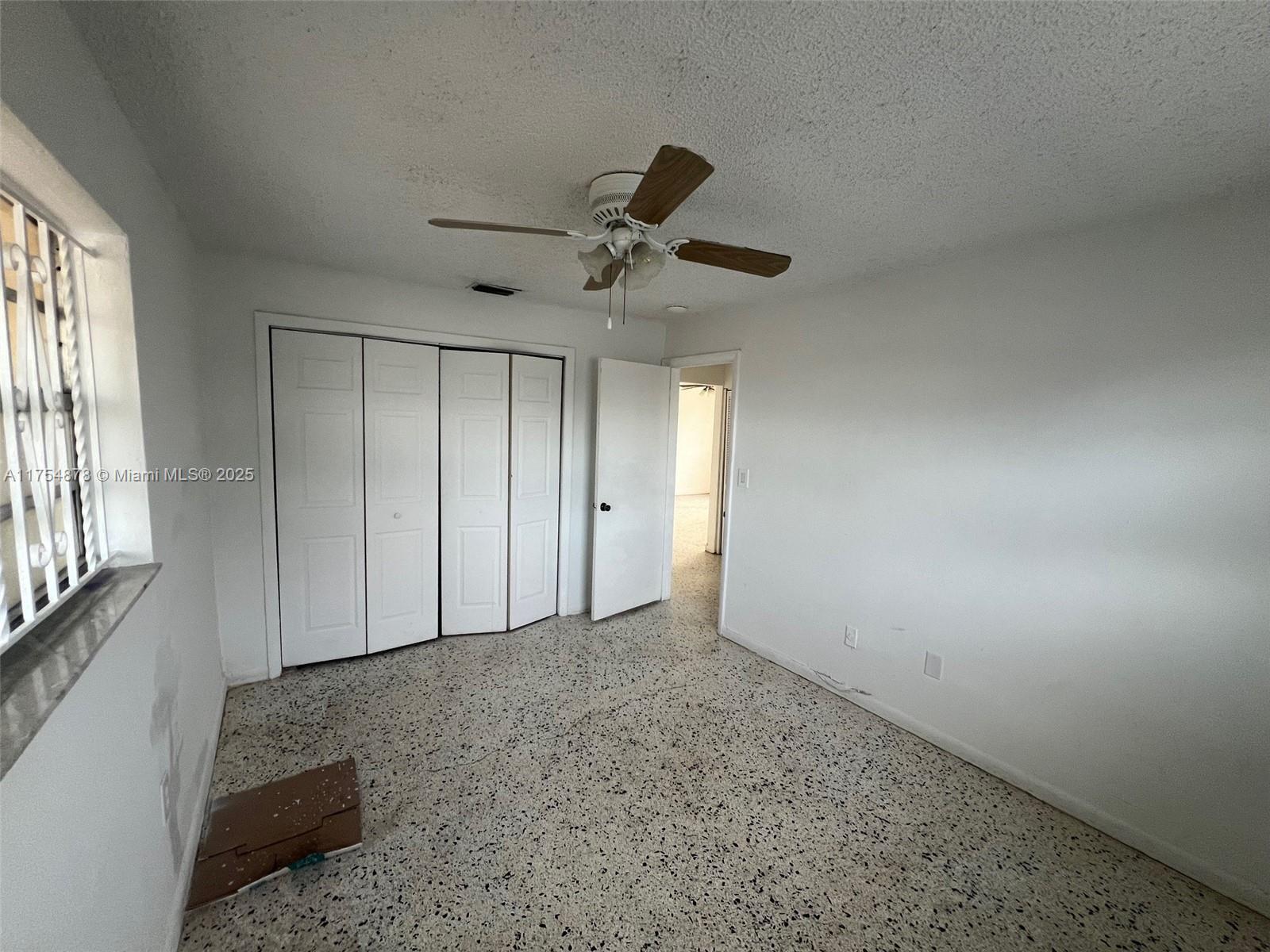 887 W 29th St 2 Property Photo 5