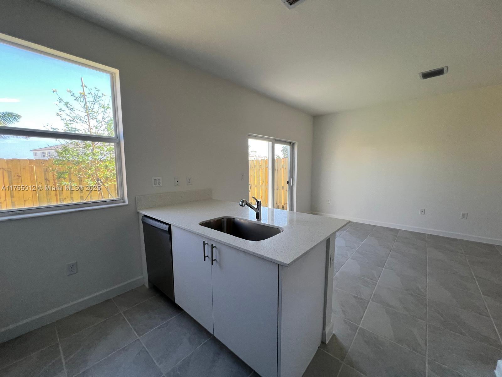 2405 Se 28th Dr 2405 Property Photo 11
