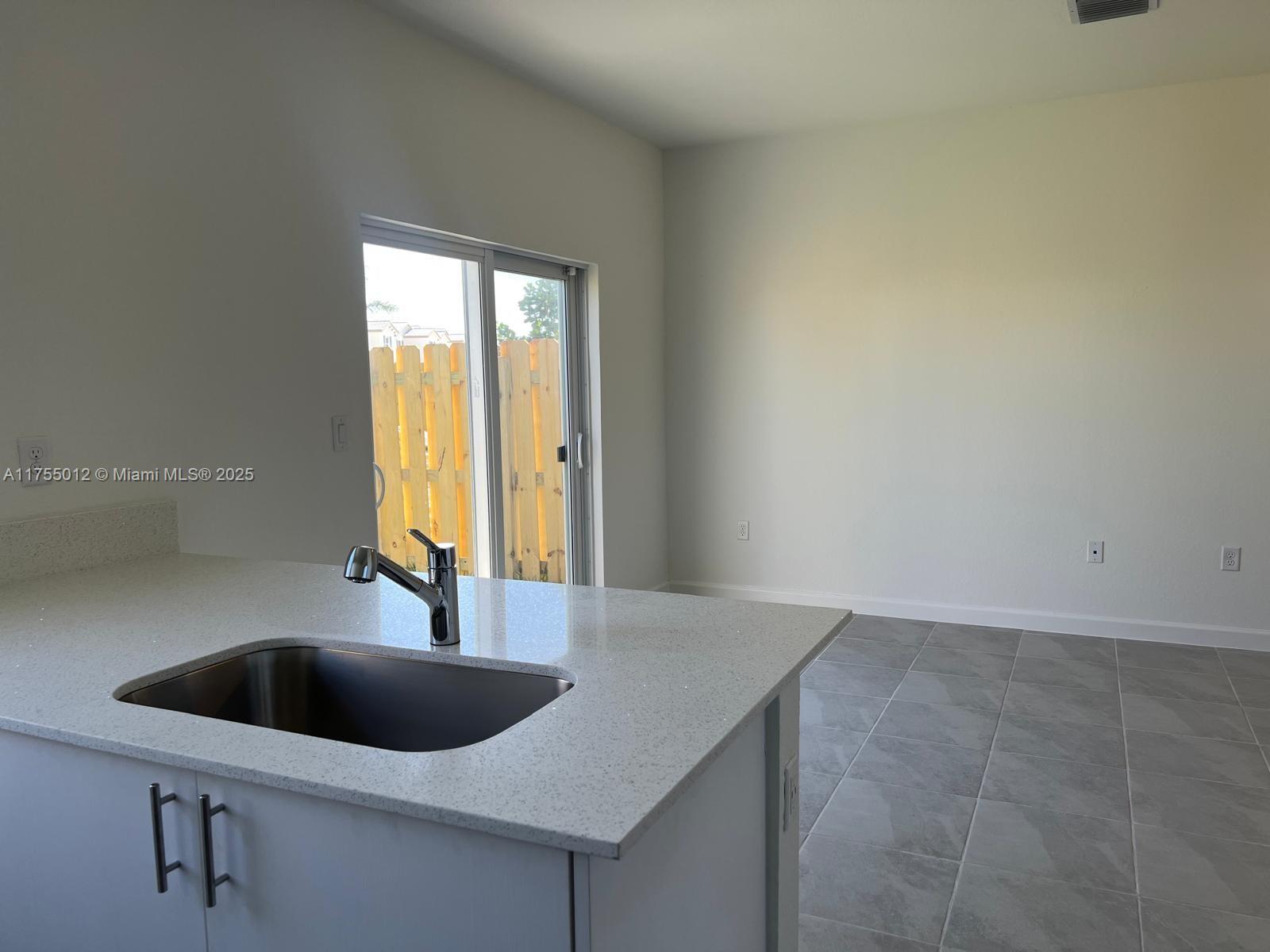 2405 Se 28th Dr 2405 Property Photo 13