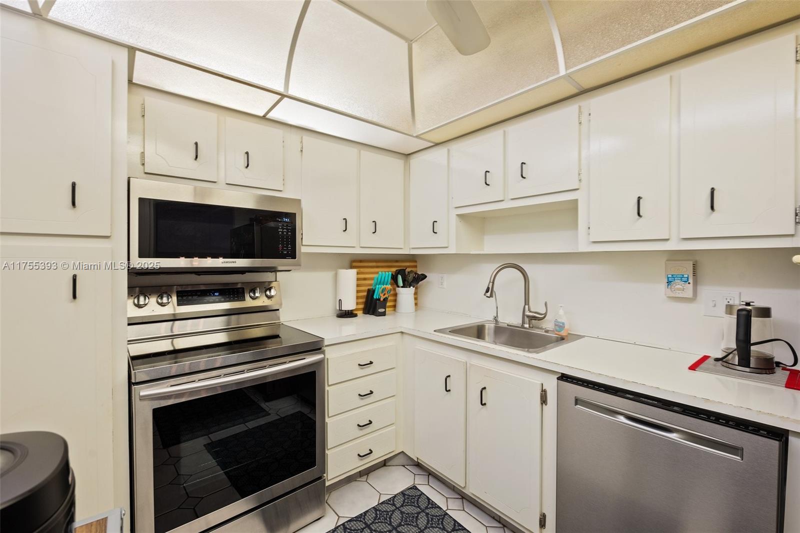 1000 Saint Charles Pl 603 Property Photo 6