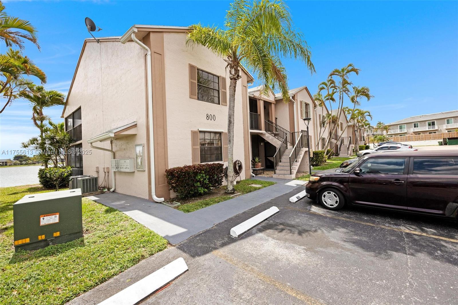 800 Independence Dr 800k Property Photo