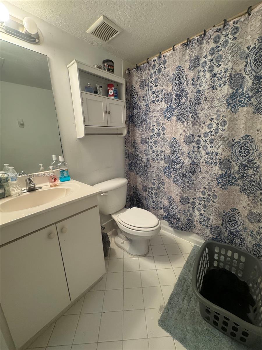 940 Ne 33rd Ter 103 Property Photo 15