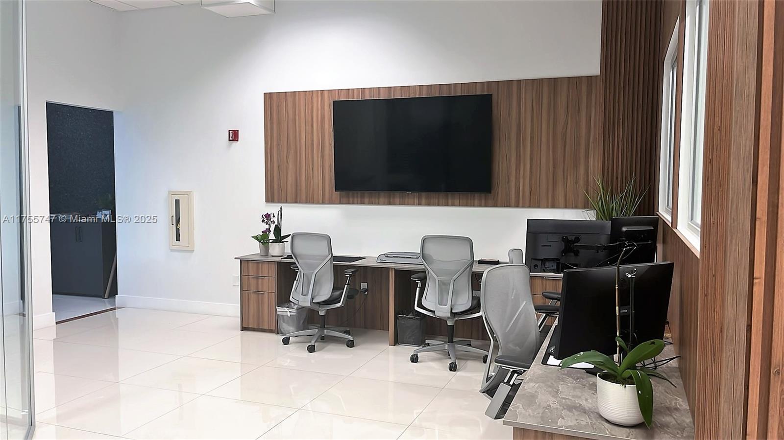 1200 Brickell Ave 200-k Property Photo 3